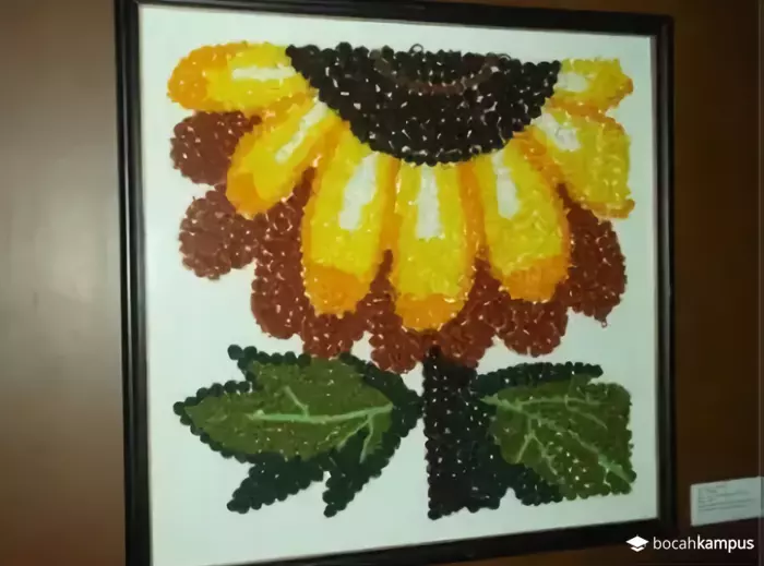 contoh apresiasi seni rupa berupa kolase bunga matahari